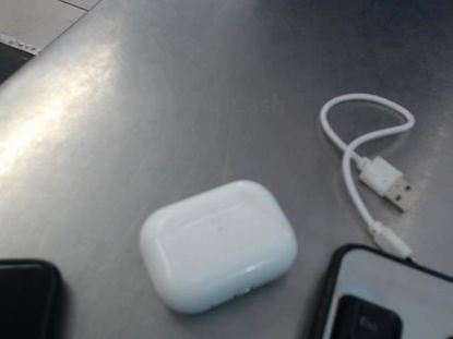 Foto de (sb) Airpods A2700 - Publicado el: 08 Mar 2024