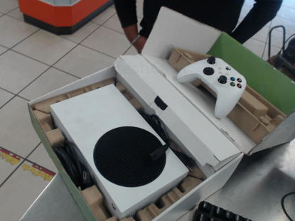 Foto de (sb) Microsoft X Box Series S - Publicado el: 07 May 2025