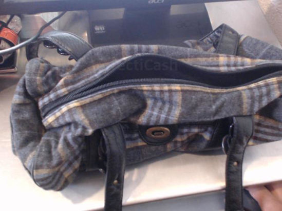 Foto de (sf) Bolsa Mano - Publicado el: 15 Jul 2025